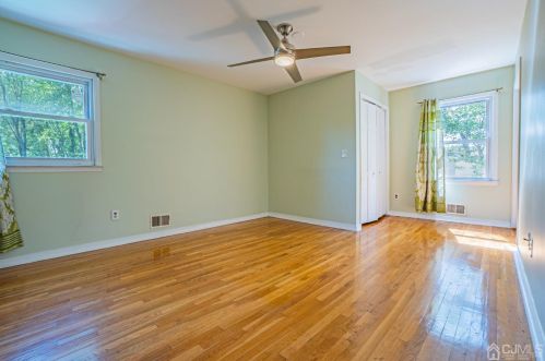 35 Sandalwood Dr, Edison NJ 08820-1249 exterior