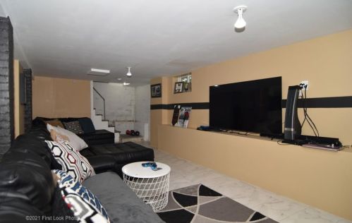 366 Sharon St, Providence RI 02908-2219 exterior