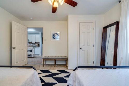 1307 Cesar Chavez St, Austin TX 78702-4403 exterior