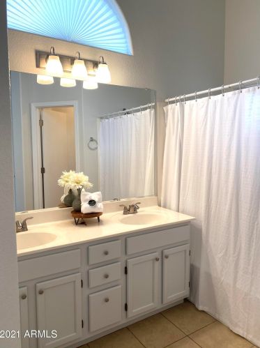 17420 2nd Ave, Phoenix AZ  85023-6573 exterior