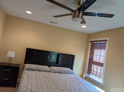 32 Cinder Rd, Edison NJ 08820-3301 exterior