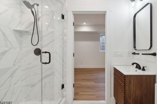 19 Grant Ave, East Hanover NJ  07936-2950 exterior