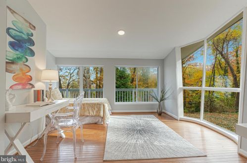 5837 Biscayne Dr, Alexandria VA  22303-1925 exterior