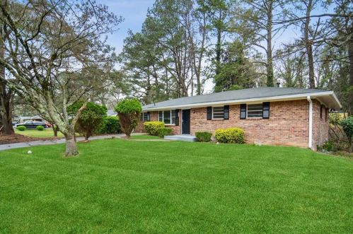 2935 Besto Dr, Atlanta, GA 30318-3321