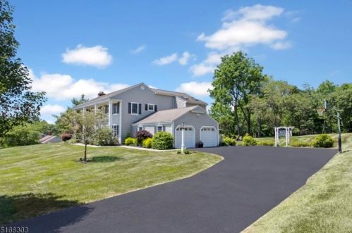 9 Mountain View Dr, Chester, NJ 07930-3105