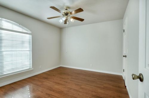 6804 Auckland Ct, Austin TX 78749-4135 exterior