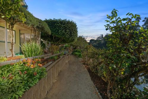 427 Riverview Ave, Capitola CA 95010-2757 exterior