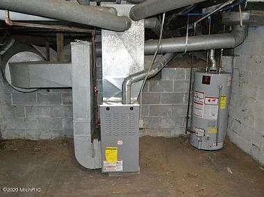 264 Merrill Ave, Meskegon MI 49441-2010 exterior