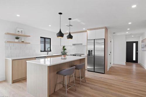 673 97 Ave, Naples FL 34108-2280 exterior