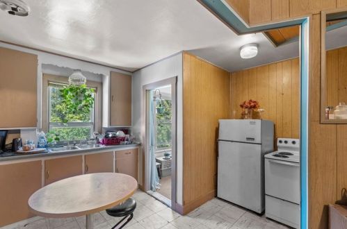 355 Providence St, Woonsocket RI 02895-5173 exterior