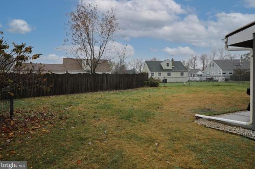 18 Trinity Ln, Blenheim NJ exterior