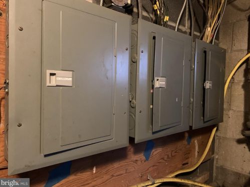 8 Ashland Ave, Manor PA 19036-1624 exterior