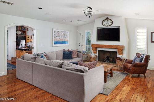 4507 Cheery Lynn Rd, Phoenix AZ 85018-6448 exterior