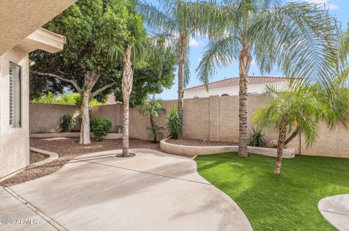 2425 Barbie Ln, Phoenix AZ  85085-5004 exterior
