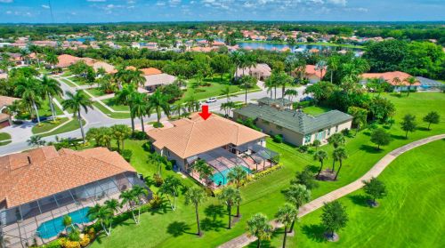 8048 Desmond Dr, Boynton Beach FL 33472-5013 exterior