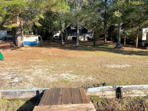 453 Squirrel Rd, Defuniak Springs FL 32433-7682 exterior