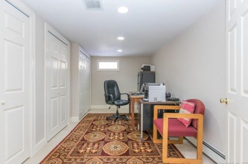 8 Indian Rock Pl, Wilton CT 06897-1540 exterior