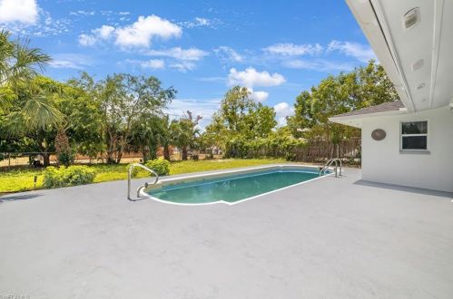 4348 19 Pl, Naples FL 34116-6404 exterior