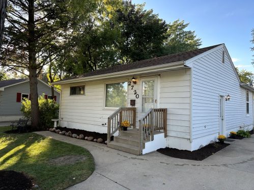 2720 Iroquois Rd, Waukegan, IL 60087-4519