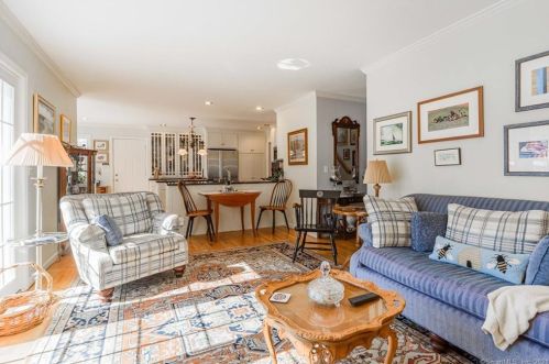 6 Carrington Ln, Farmington CT 06032-2344 exterior