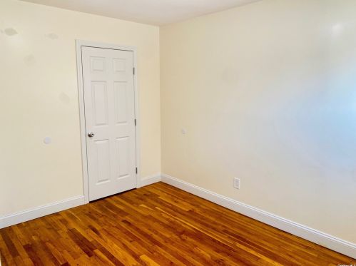 32 Elm St, Central Islip NY  11722-4145 exterior