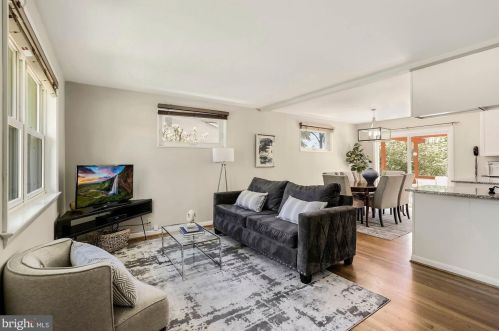 4618 Creek Shore Dr, Rockville, MD 20852-2406