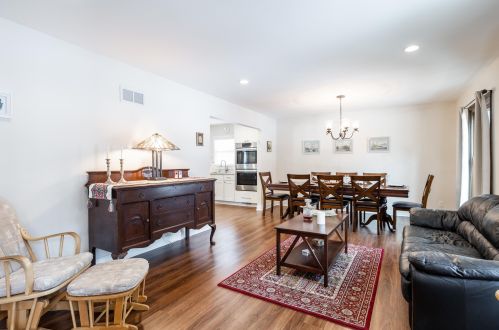 6531 Crestwood Dr, Milwaukee WI 53209-3340 exterior