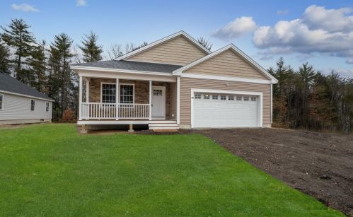 24 Richmond Dr, Concord, NH 03303-1944