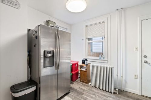 1815 Fox Way, Pittsburgh PA  15203-1731 exterior