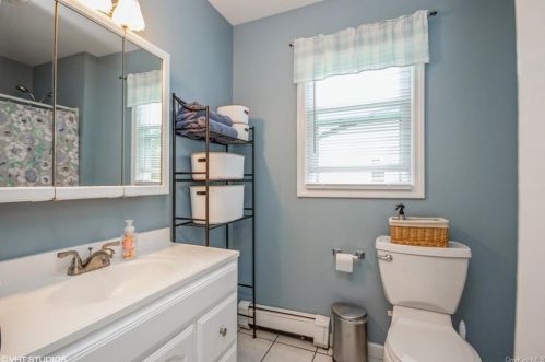 21 Grn Ave, Valley Cottage NY 10989-1806 exterior