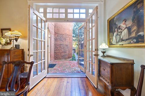 1016 Clinton St, Philadelphia PA 19107-6017 exterior