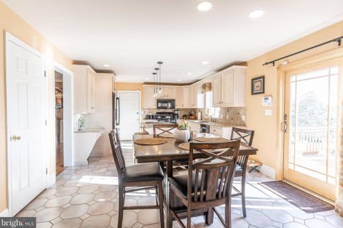 1121 Sunwood Ln, Lancaster PA  17601-7104 exterior