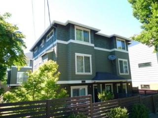 9415 35 Ave, Seattle WA  98126-3825 exterior