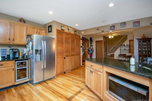 7 Ln St, Seymour CT 06483-3333 exterior