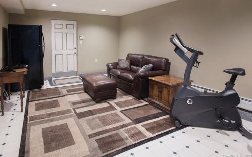 242 Barrack Hl Rd, Ridgefield CT 06877-3006 exterior