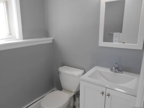 46 Oakley Dr, Huntington Station NY 11746-3116 exterior