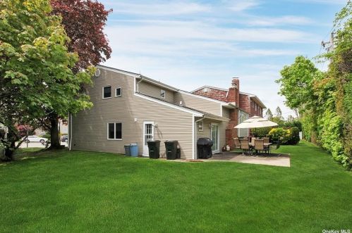 741 Park Ct, Valley Stream NY 11581-3507 exterior