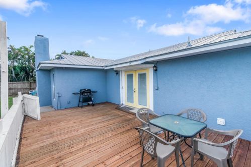 709 Dorchester St, Fort Pierce FL  34983-8762 exterior