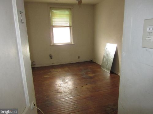 1326 Wycombe Ave, Darby PA 19023-1327 exterior