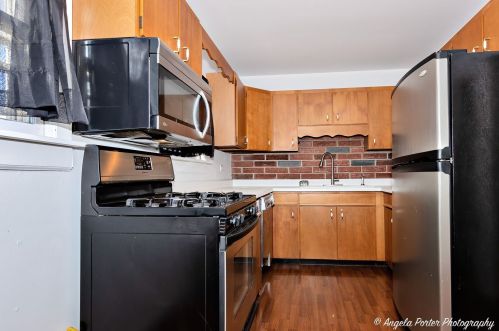 2124 Indian Rd, Waukegan IL 60087-4550 exterior