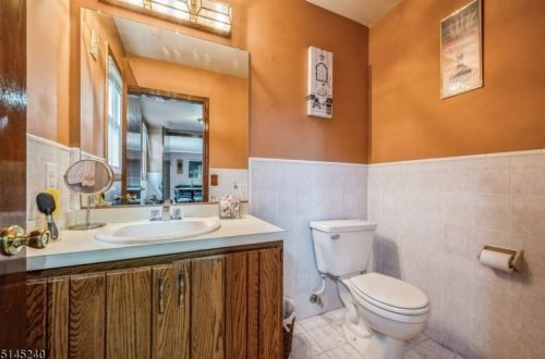 2087 Prospect Ave, Scotch Plains NJ 07076-1203 exterior