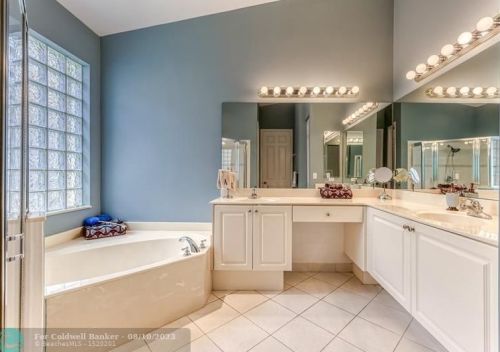 7948 Lando Ave, Boynton Beach FL 33437-6359 exterior