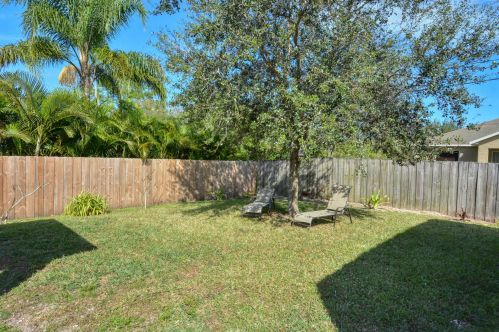 1761 Bradway Ln, Fort Pierce FL 34953-1621 exterior