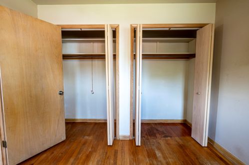 9232 Elmore Ct, Milwaukee WI 53222-2522 exterior