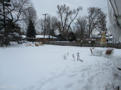 840 Delray Ave, Grand Rapids MI 49546-2329 exterior