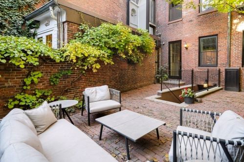 54 Pinckney St, Boston MA  02114 exterior