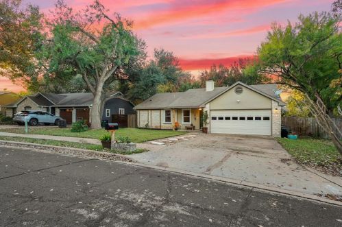 8408 Dixon Dr, Austin TX 78745-7515 exterior