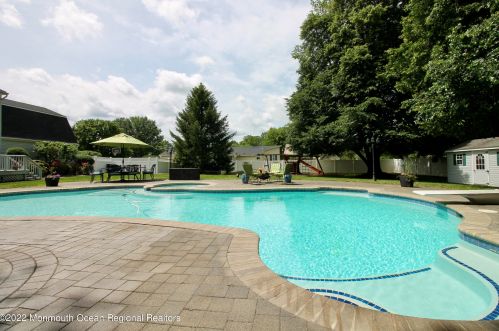 89 Double Crk Pkwy, East Freehold NJ 07728-3014 exterior