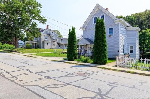 105 Cottage St, Killingly CT 06239-3026 exterior