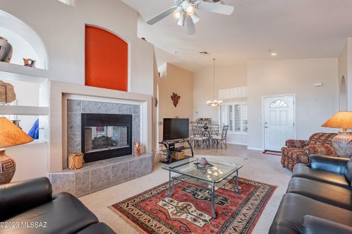 594 Mickelson Ln, Green Valley, AZ 85614-5747